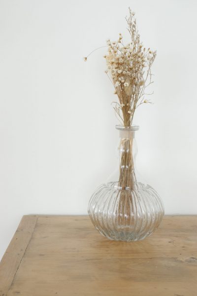 Carafe en verre ciselé