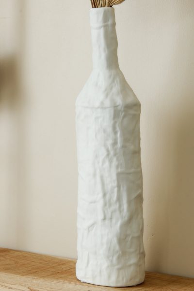Vase bouteille effet froissé blanc mat