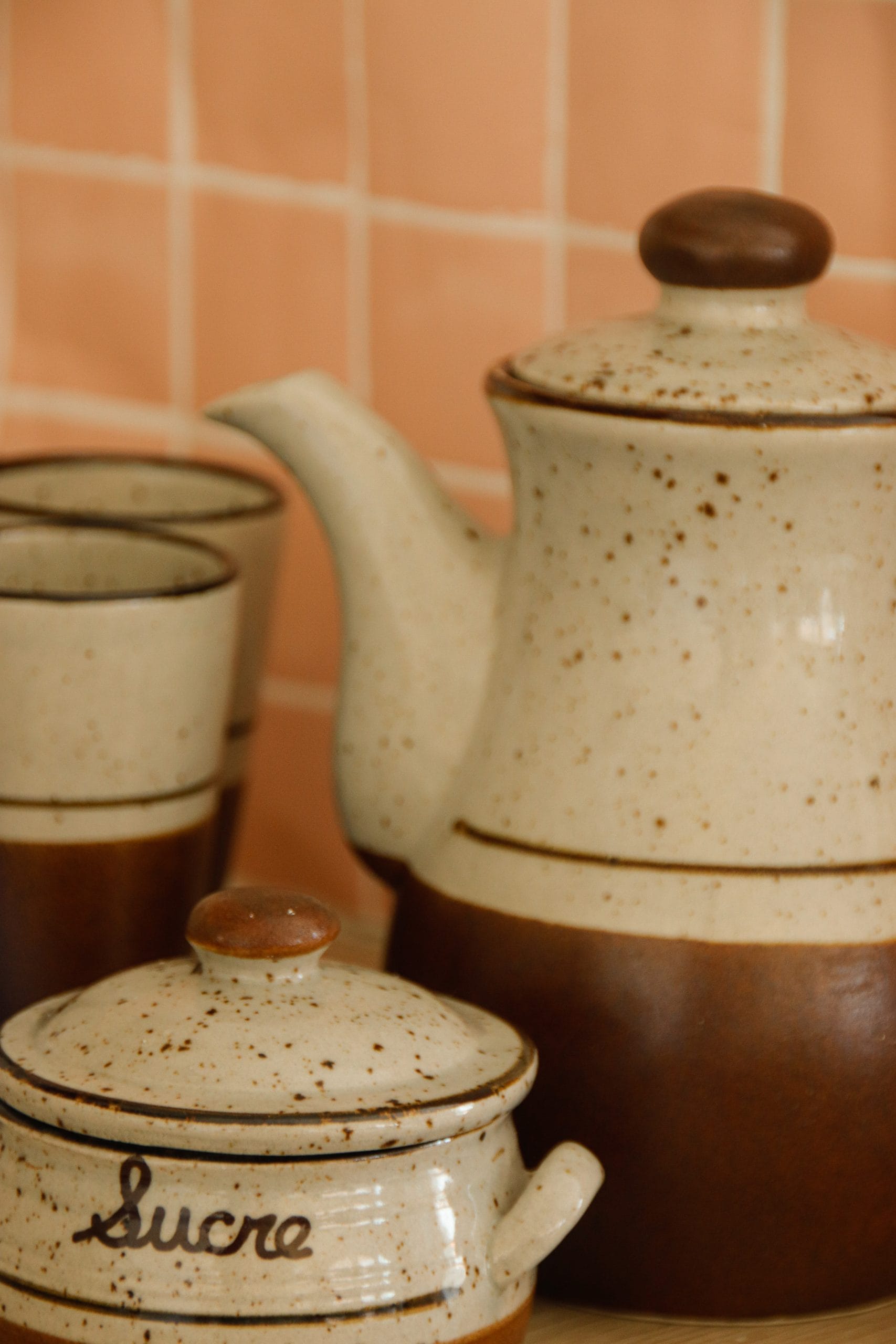 Service à thé en grès piqueté avec mazagran – Image 4