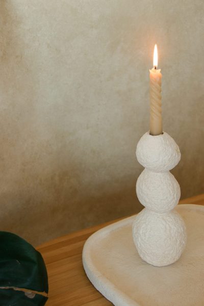 Bougeoir texturé minimaliste à trois sphères