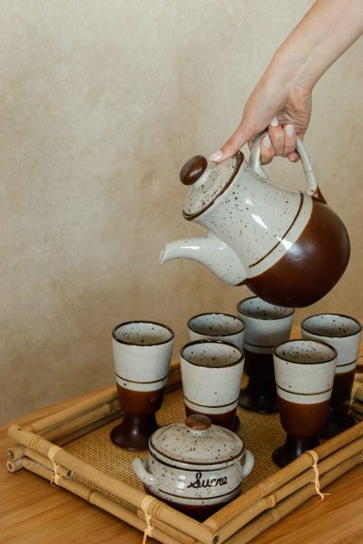 Service à thé en grès piqueté avec mazagran