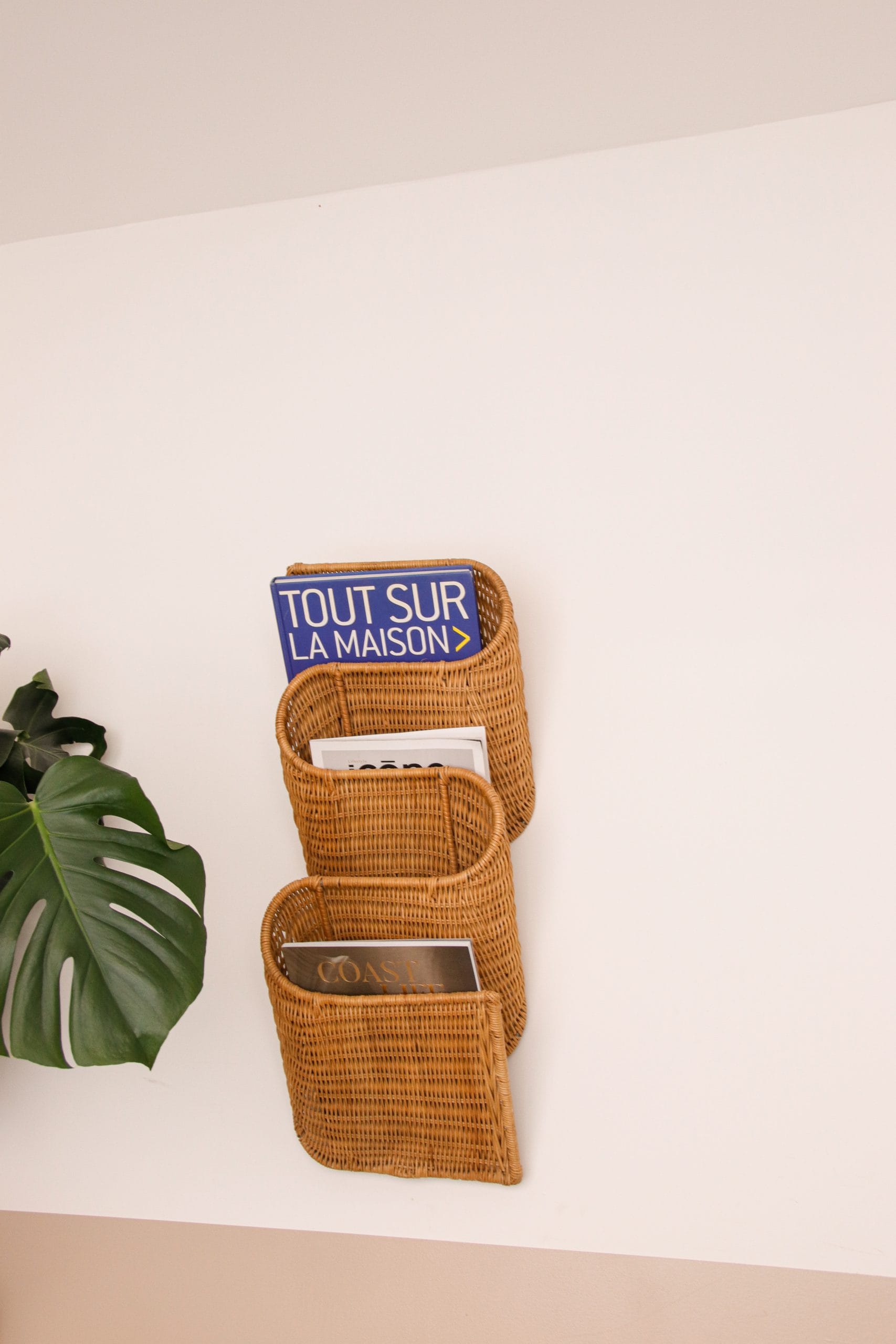 Porte-revues mural en osier tressé ondulé Karl Malmvall années 90 – Image 4