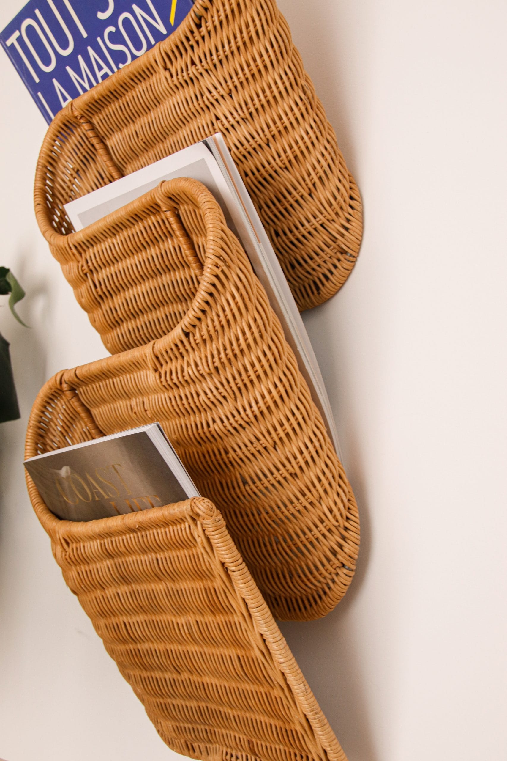 Porte-revues mural en osier tressé ondulé Karl Malmvall années 90 – Image 3