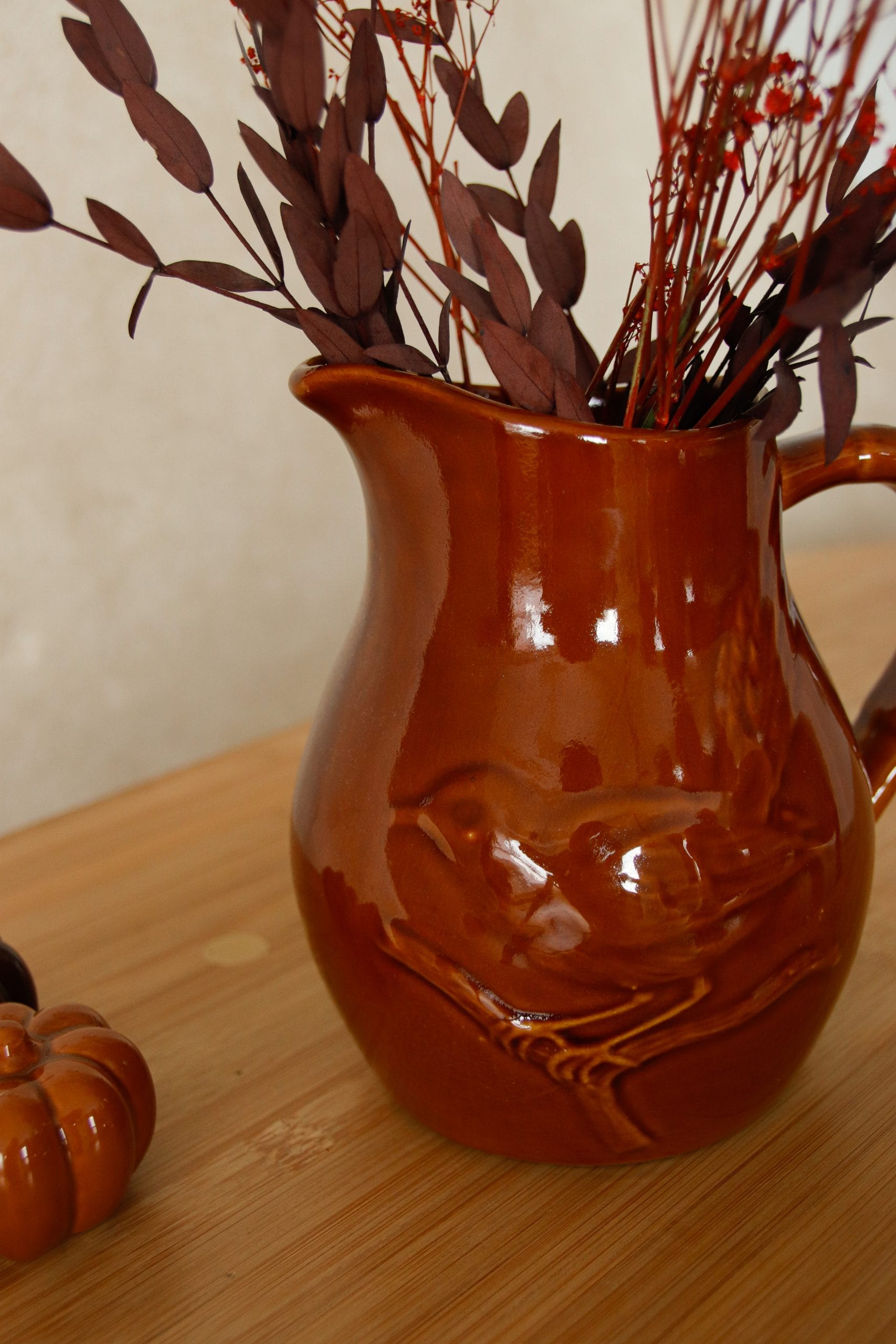 Pichet marron avec oiseau en faïence vintage – Image 2
