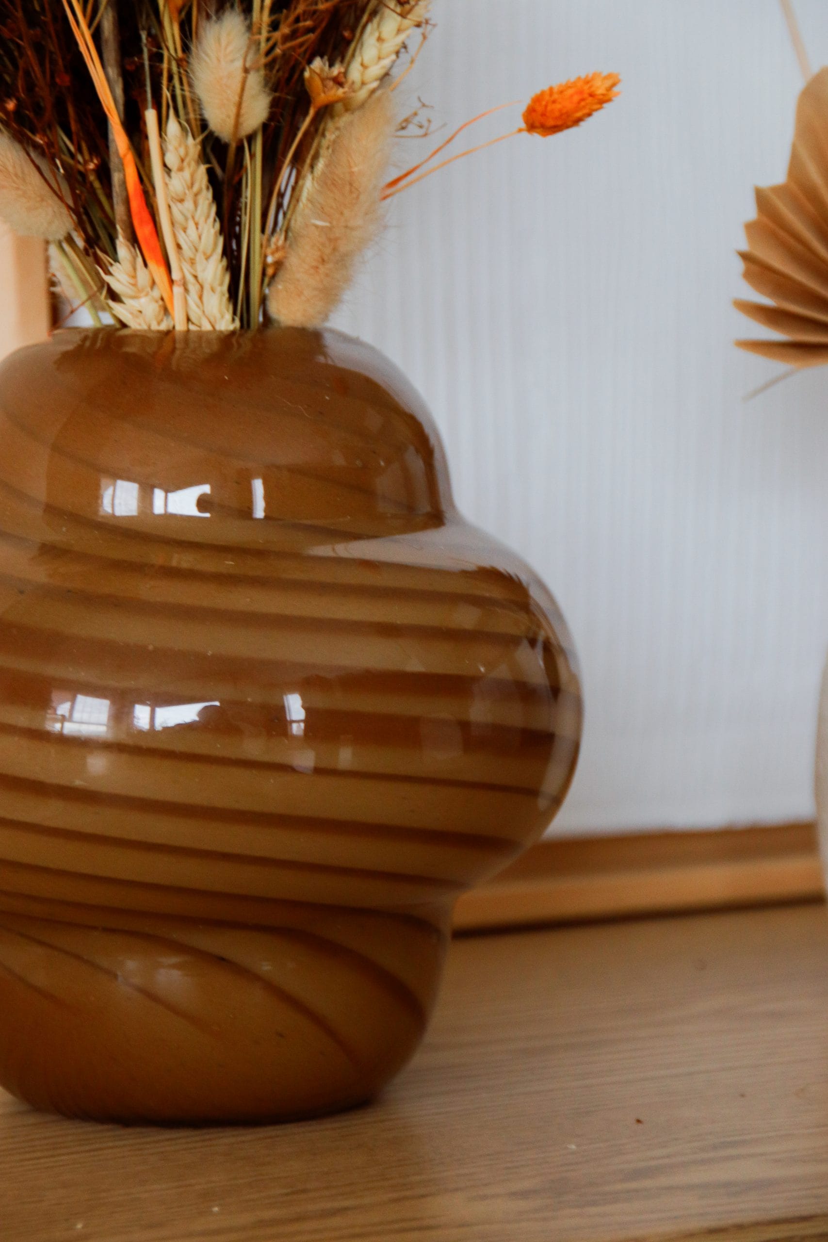 Vase en verre marron Curlie – Image 5