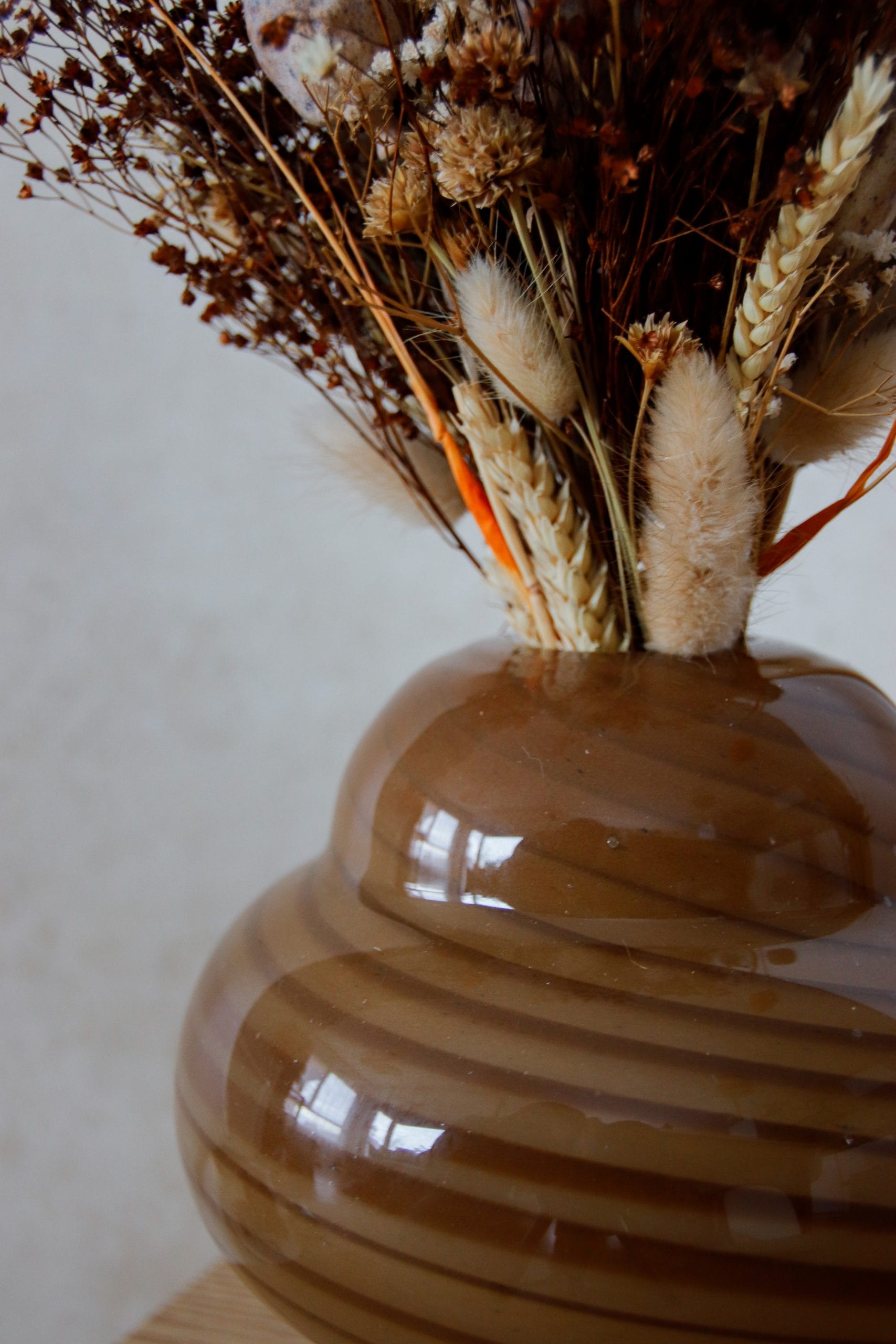 Vase en verre marron Curlie – Image 6