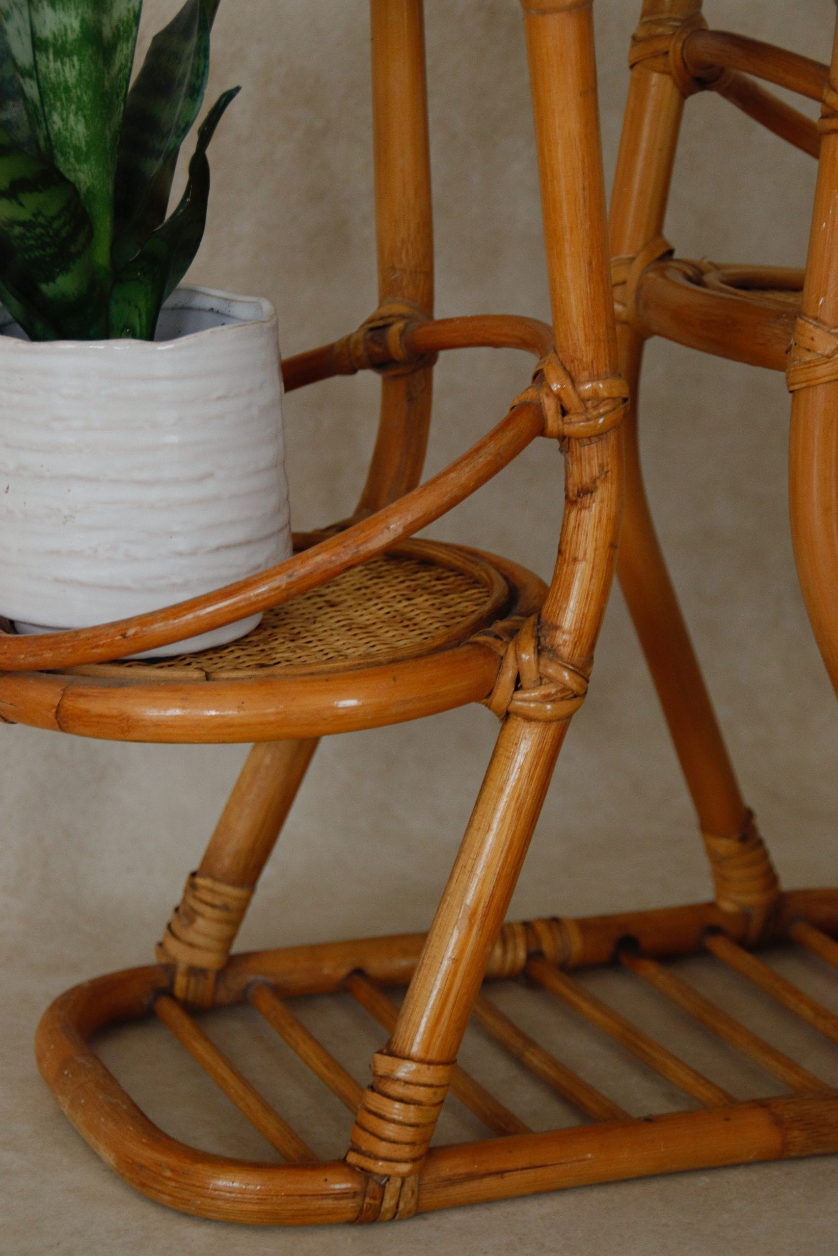 Étagère porte-plantes en rotin gigogne vernis miel – Image 6