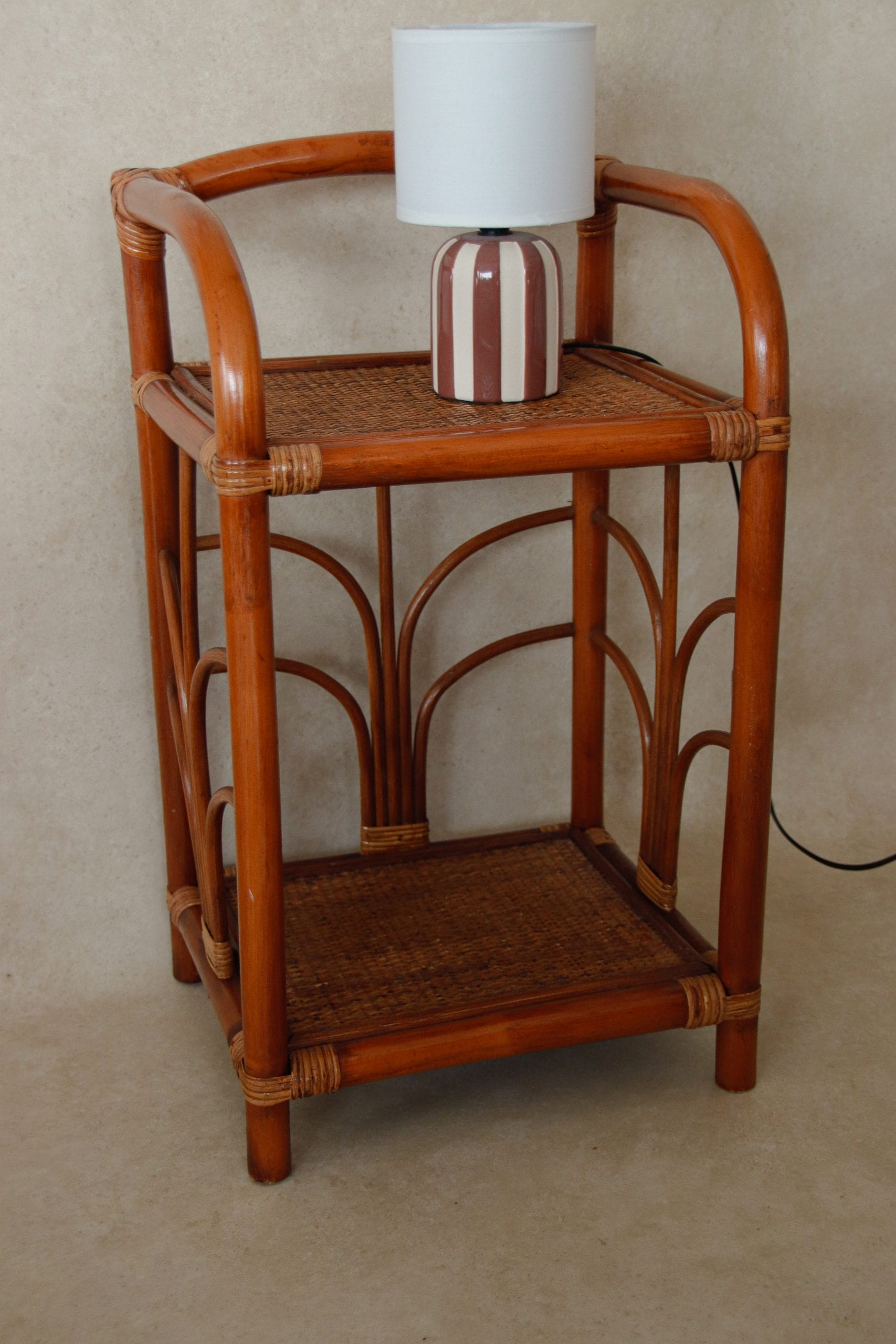 Table d'appoint en rotin marron 2 tablettes – Image 5