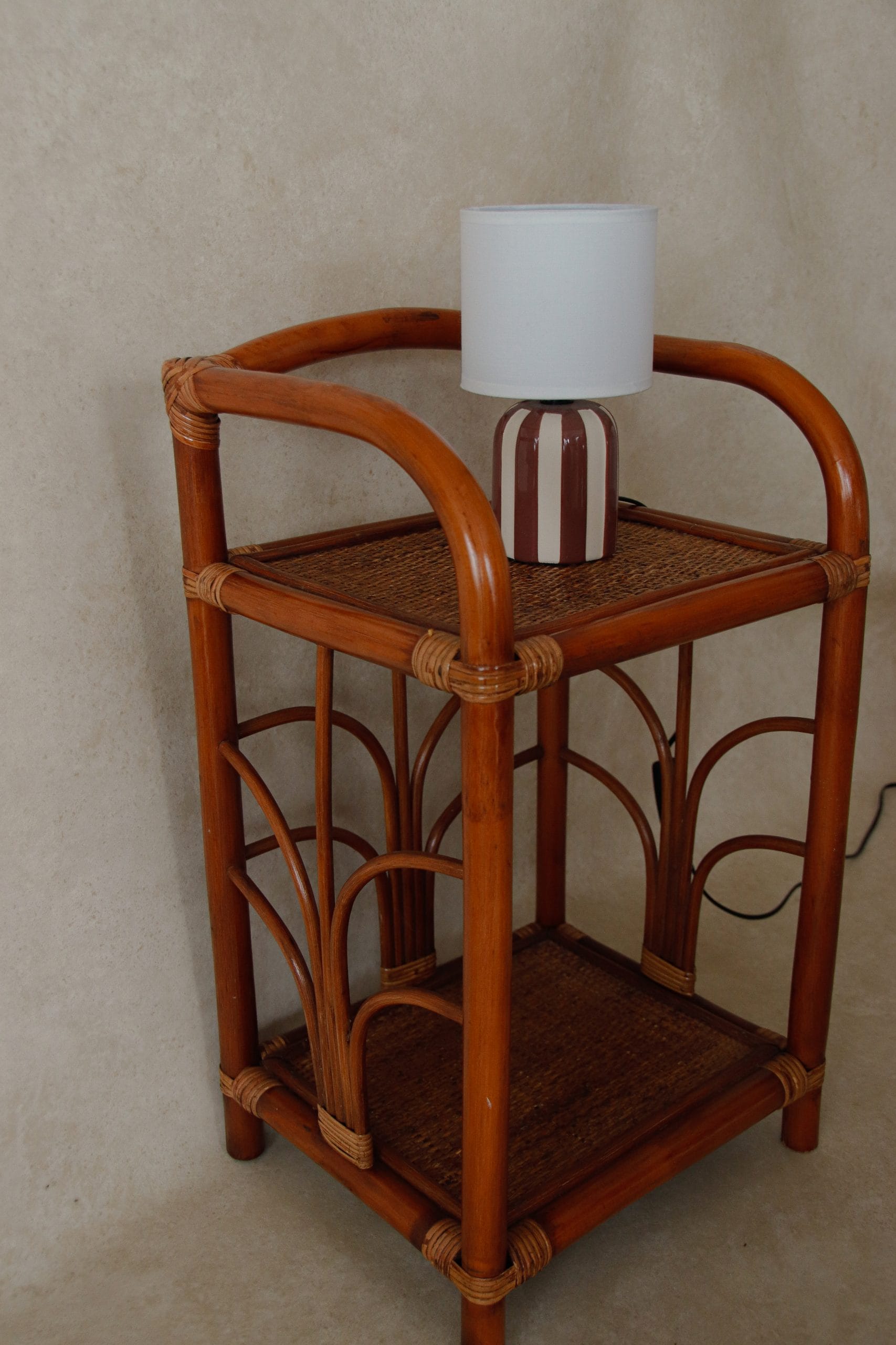 Table d'appoint en rotin marron 2 tablettes – Image 9