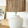 Lampe à poser upcyclée socle texturé blanc et abat-jour en corde