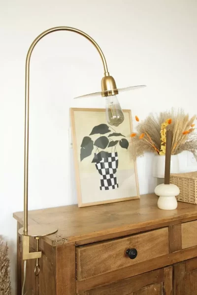 Lampe de table style atelier en laiton doré