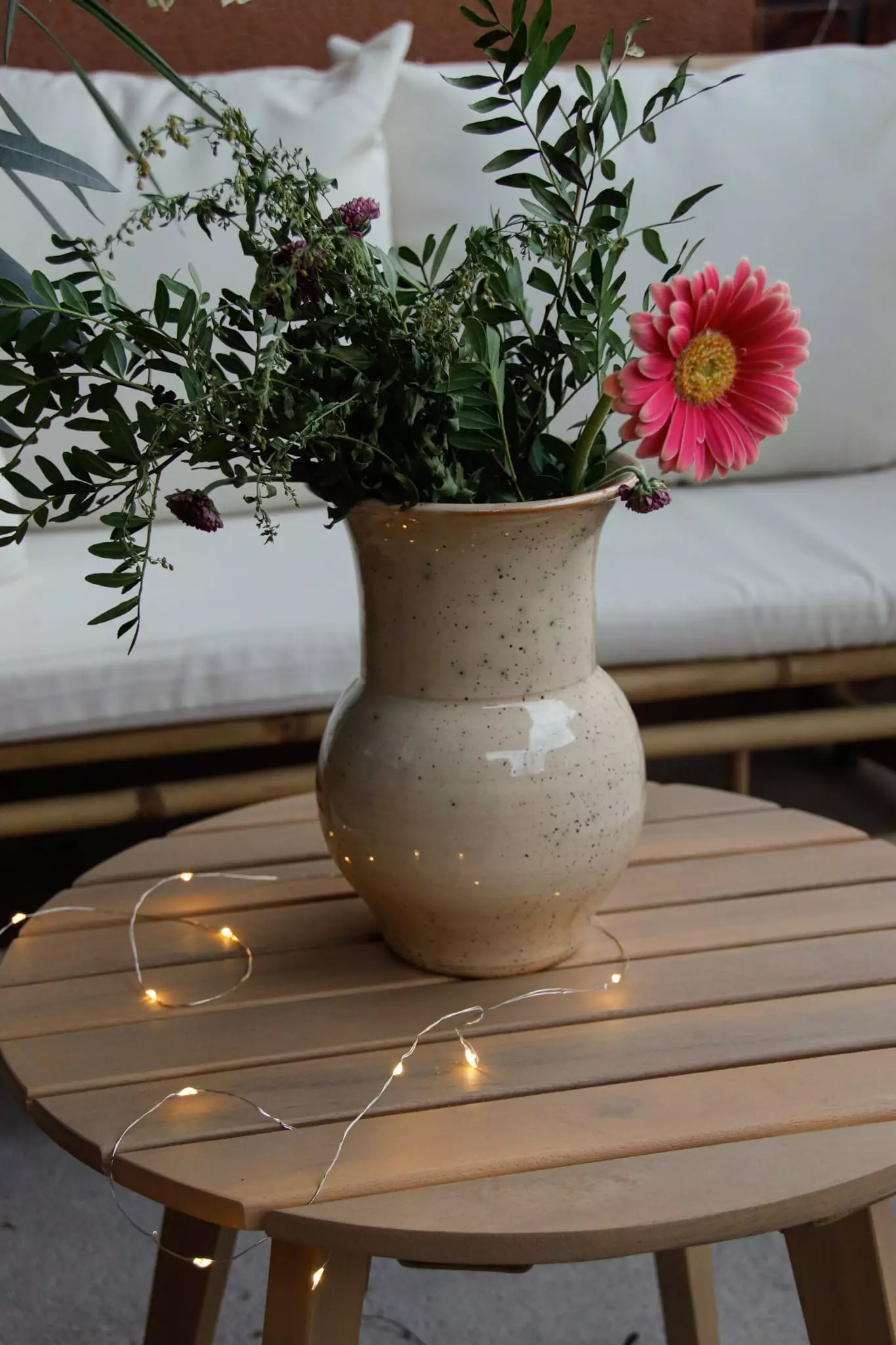 Vase artisanal beige moucheté marron col évasé – Image 3