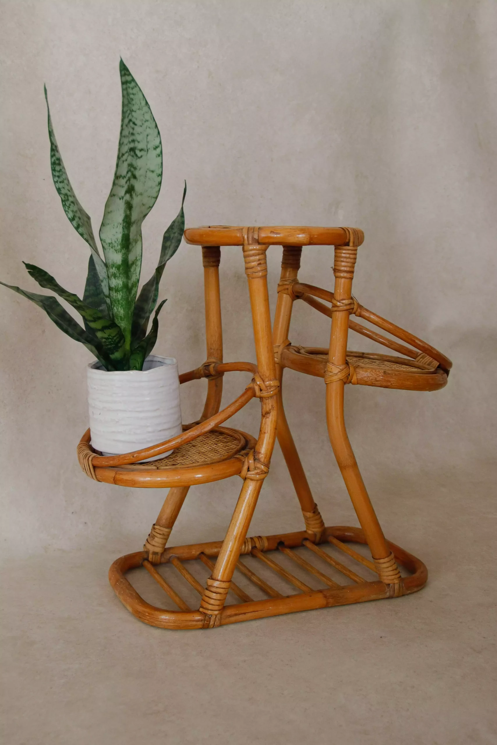 Étagère porte-plantes en rotin gigogne vernis miel – Image 2