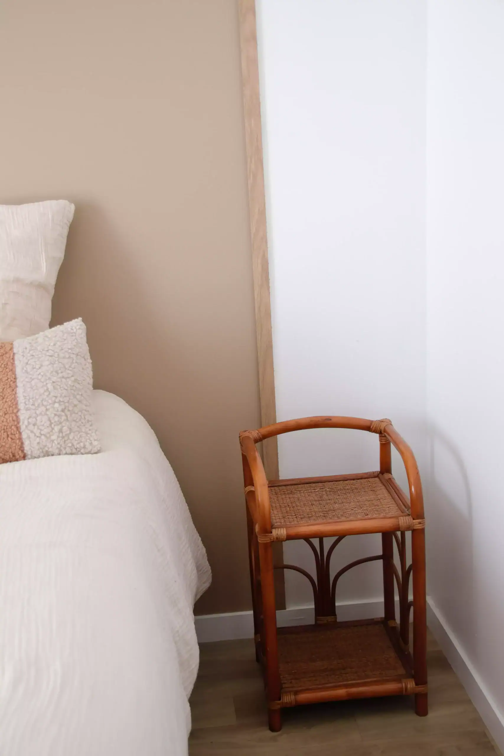 Table d'appoint en rotin marron 2 tablettes – Image 6