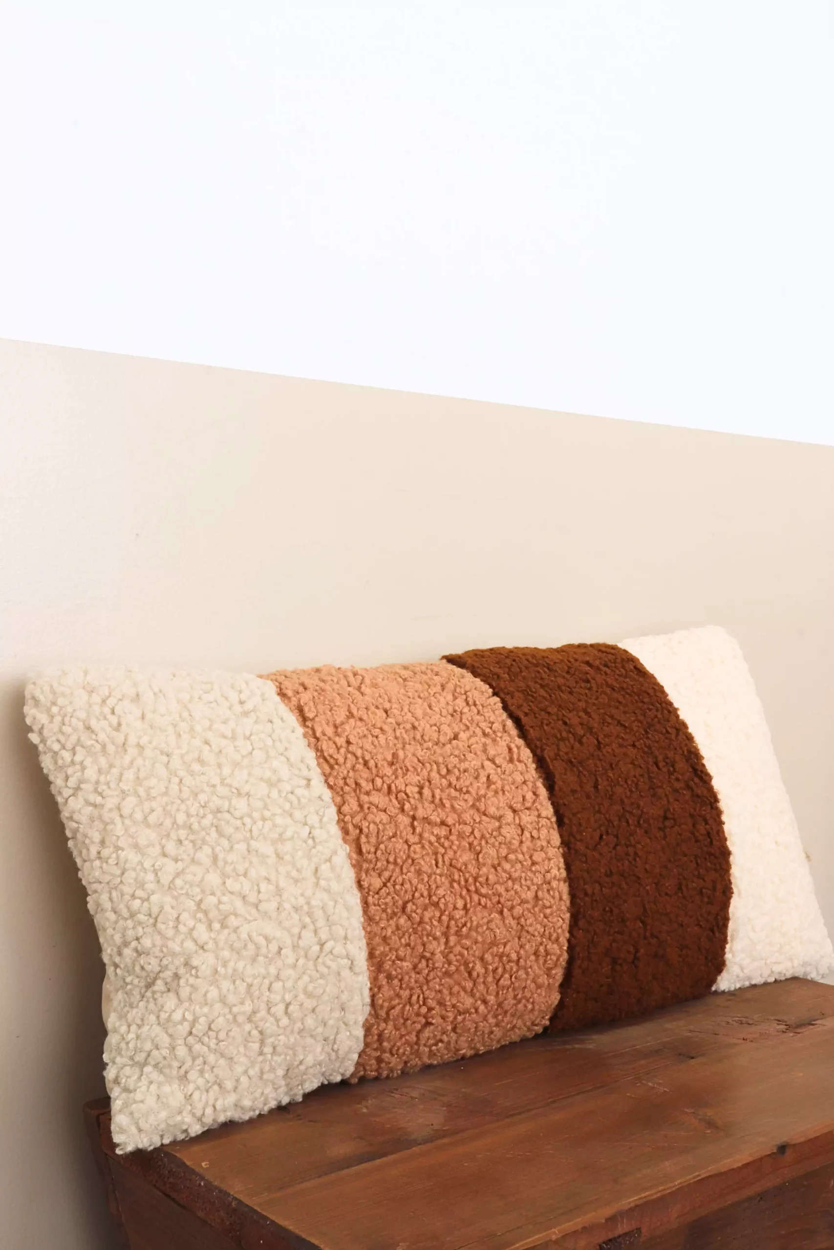 Coussin bouclette rectangulaire 30x60 – Image 3