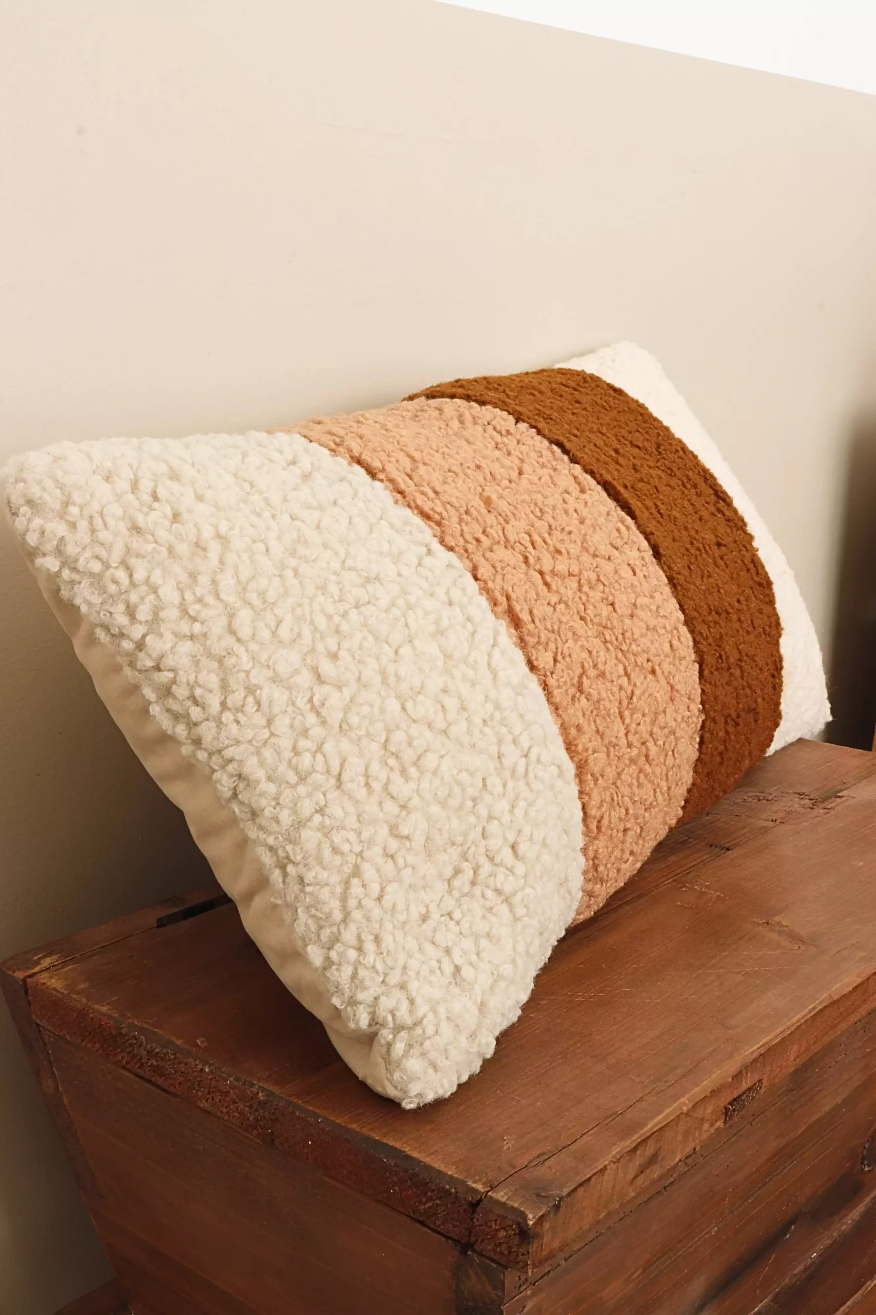 Coussin bouclette rectangulaire 30x60 – Image 4