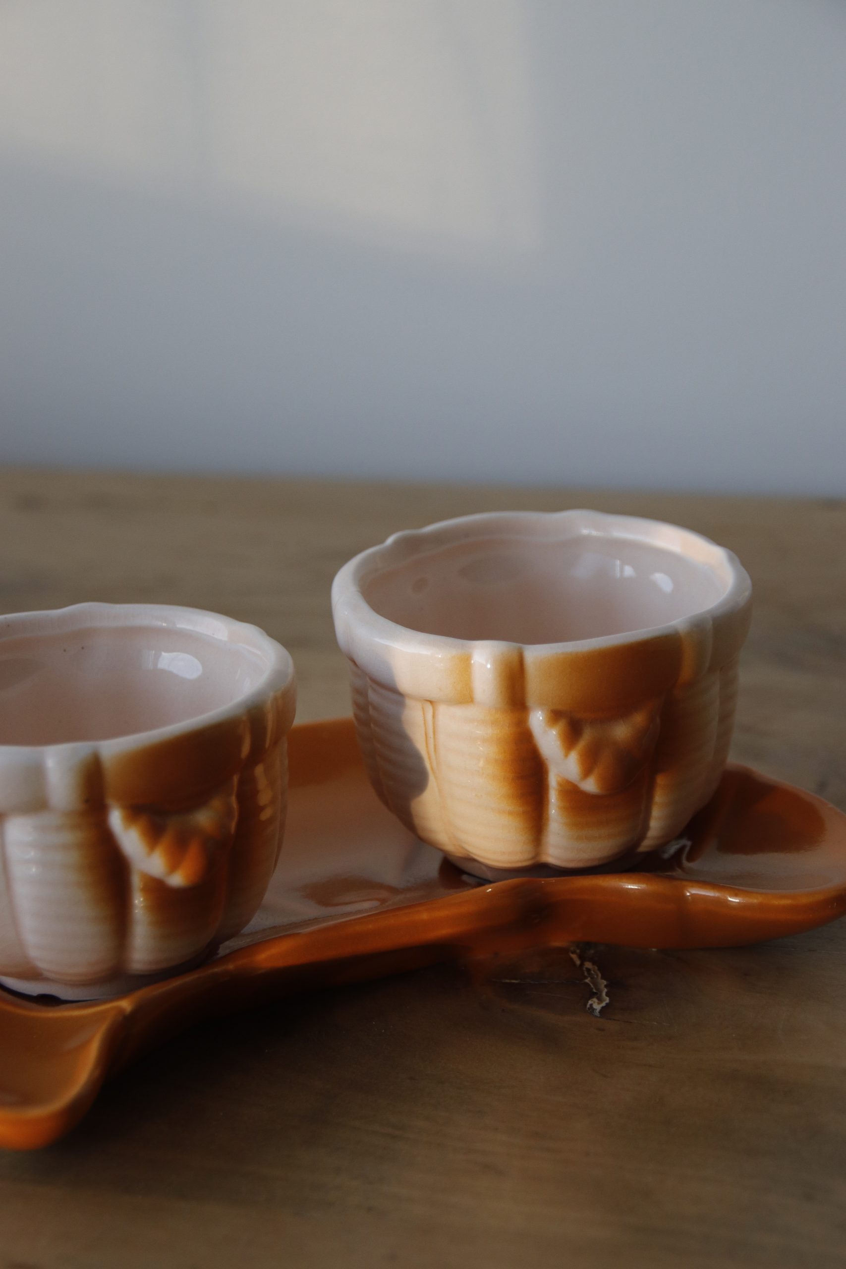 Service petit-déjeuner vintage pots à confiture sur plateau croissant – Image 3