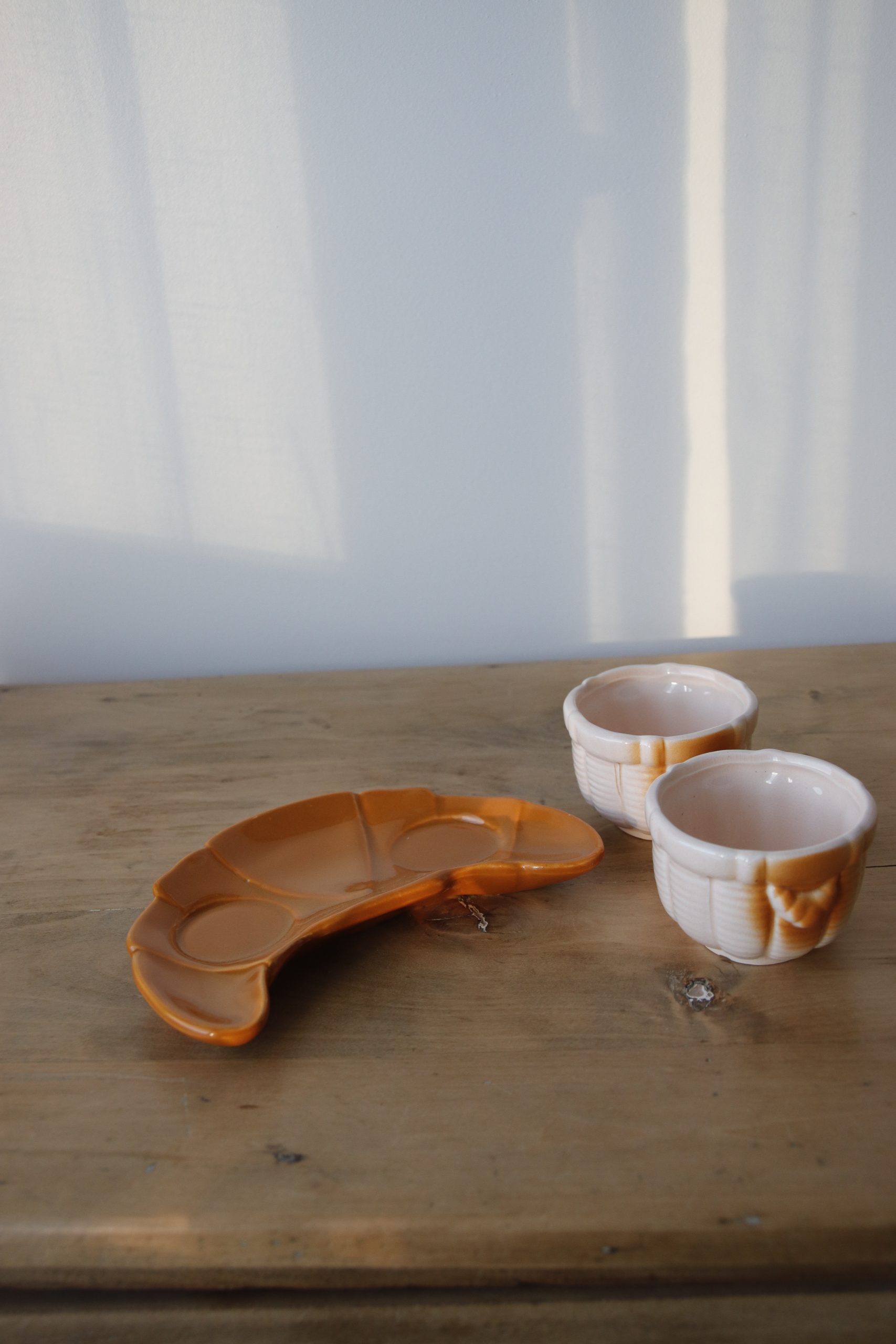 Service petit-déjeuner vintage pots à confiture sur plateau croissant – Image 4