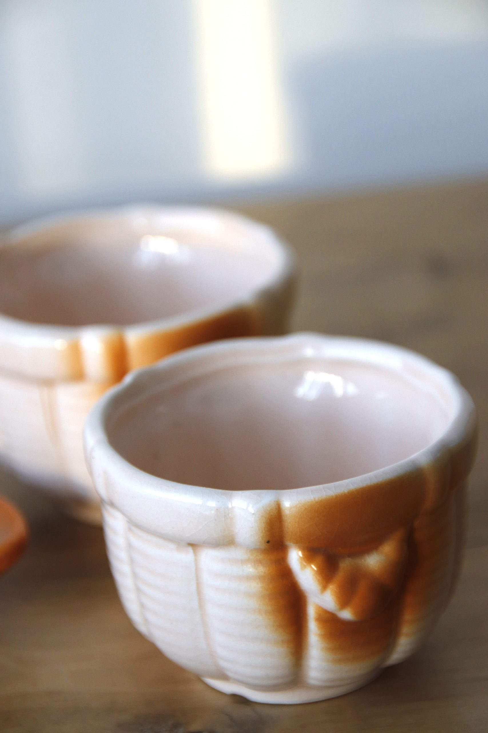 Service petit-déjeuner vintage pots à confiture sur plateau croissant – Image 5