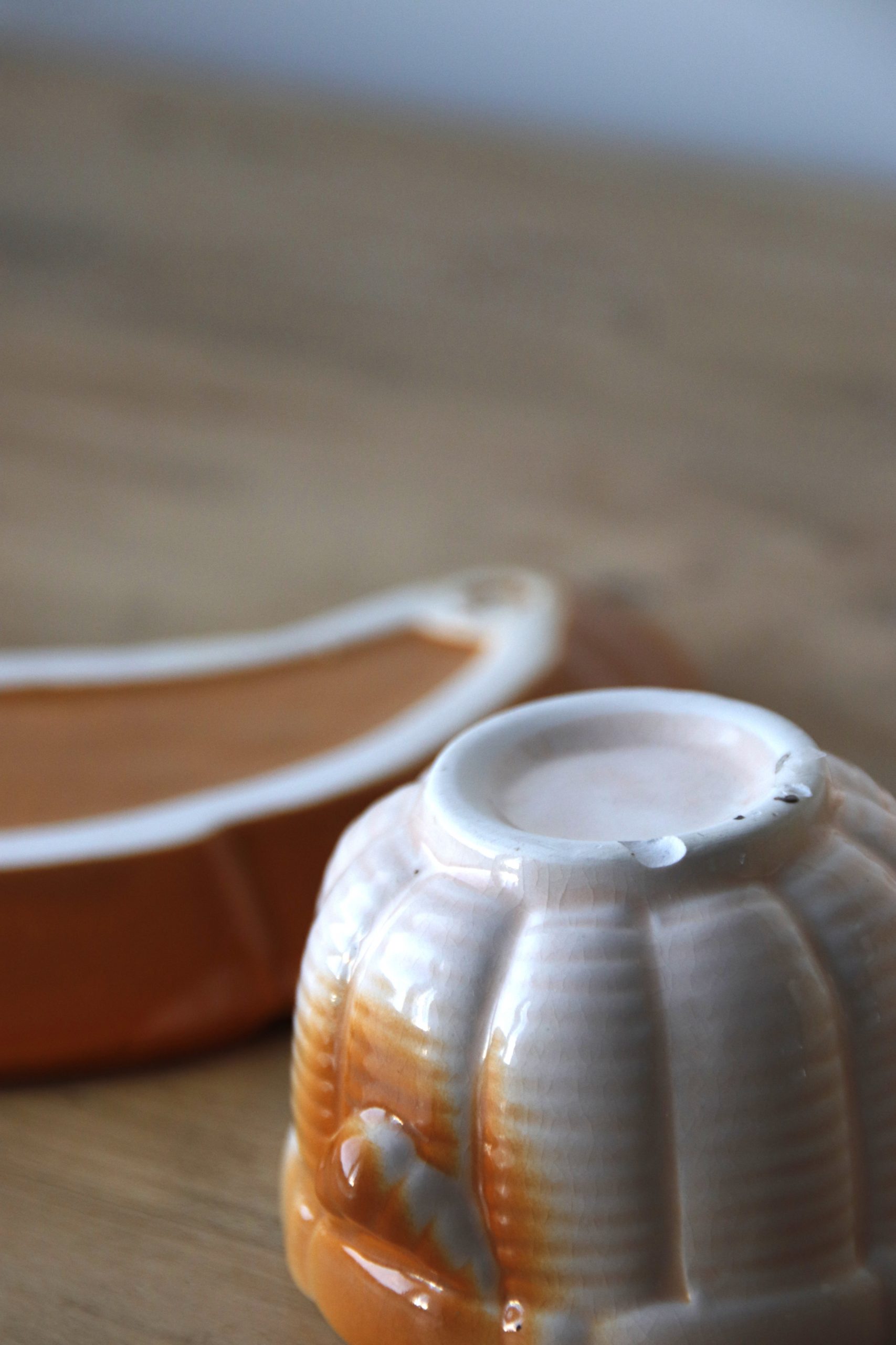 Service petit-déjeuner vintage pots à confiture sur plateau croissant – Image 6