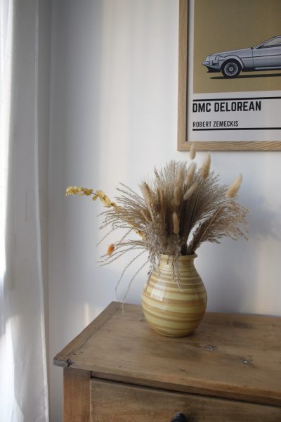 Alternative view of Vase arrondi en céramique spirale jaune moutarde vintage